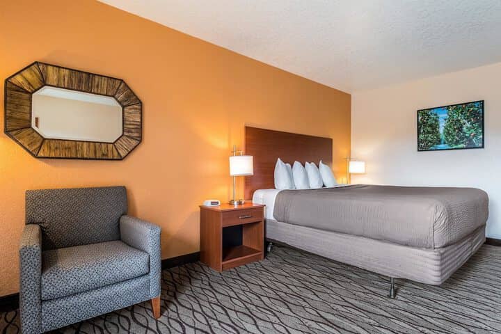 Room 8 of 39