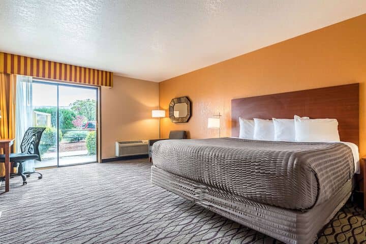 Room 16 of 39