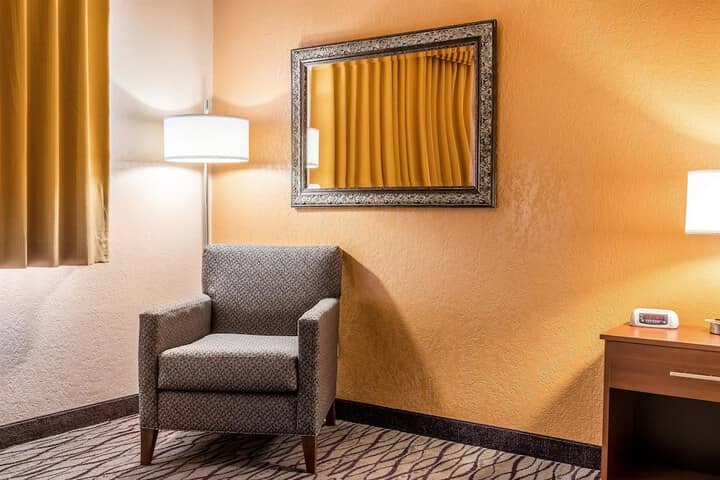 Room 3 of 39